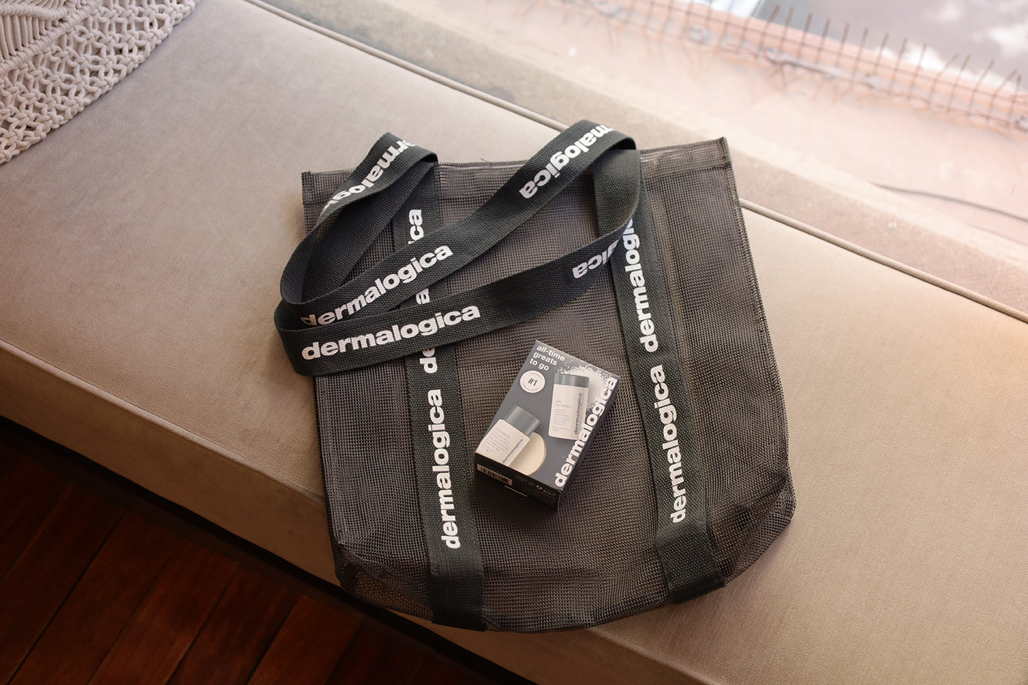 🎁 Sac Tote et Kit Voyage Dermalogica (100% off)